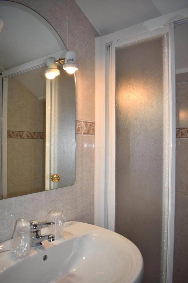 Hotel El Ancla Villanueva de la Canada Ngoại thất bức ảnh